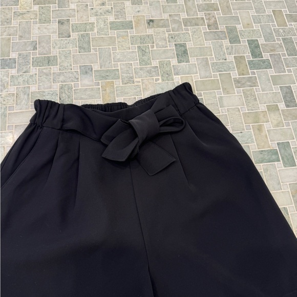Lululemon Noir Black Belted Paper Bag Wide legs Pull on Shorts Women's Sz 4 - Picture 2 of 5
